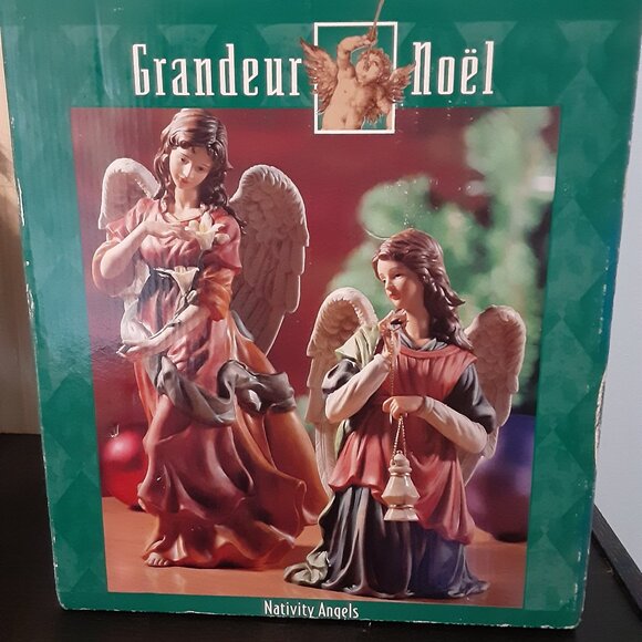 Grandeur Noel Nativity Angels (2-Piece Porcelain Figurines) - Picture 2 of 16